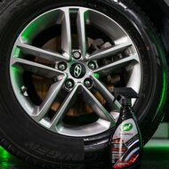 Turtle Wax Graphene Acrylic Tyre Shine 680ml Hybrid Solutions 53746 (5)